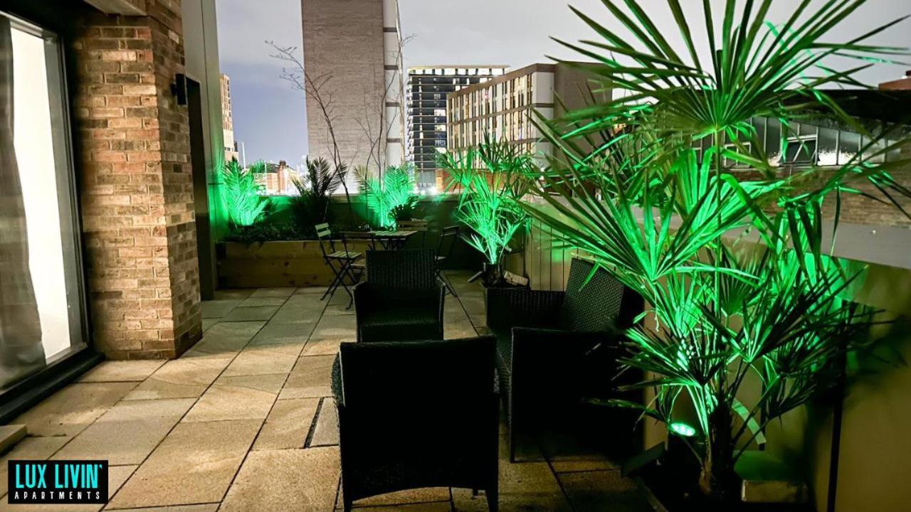Lux Livin' Apartments - Luxury 2 Bed Apartment With Sky Garden Манчестър Екстериор снимка