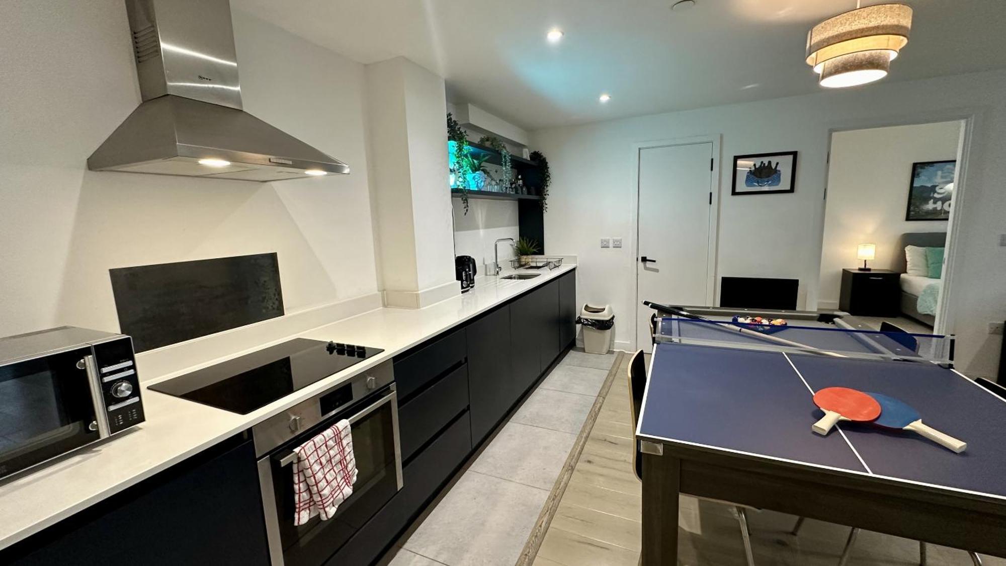 Lux Livin' Apartments - Luxury 2 Bed Apartment With Sky Garden Манчестър Екстериор снимка