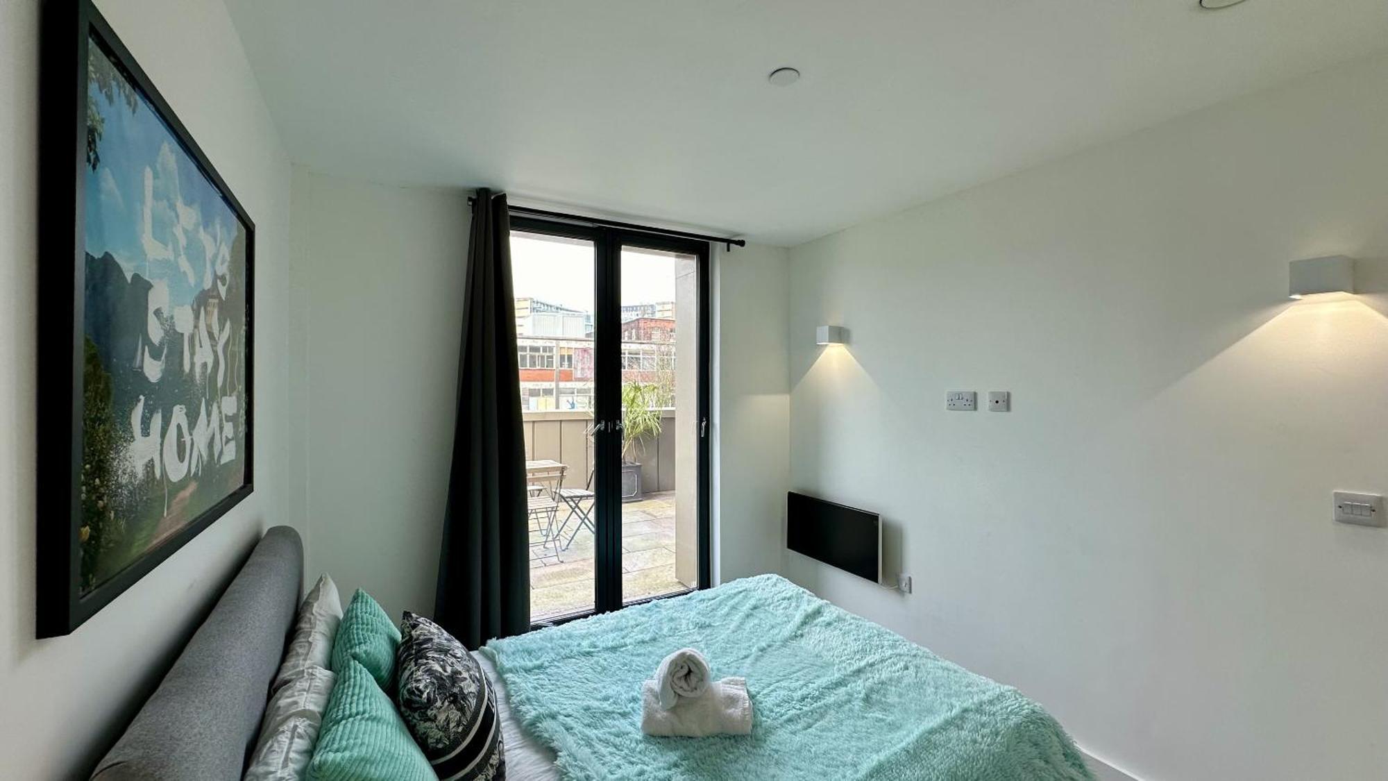 Lux Livin' Apartments - Luxury 2 Bed Apartment With Sky Garden Манчестър Екстериор снимка