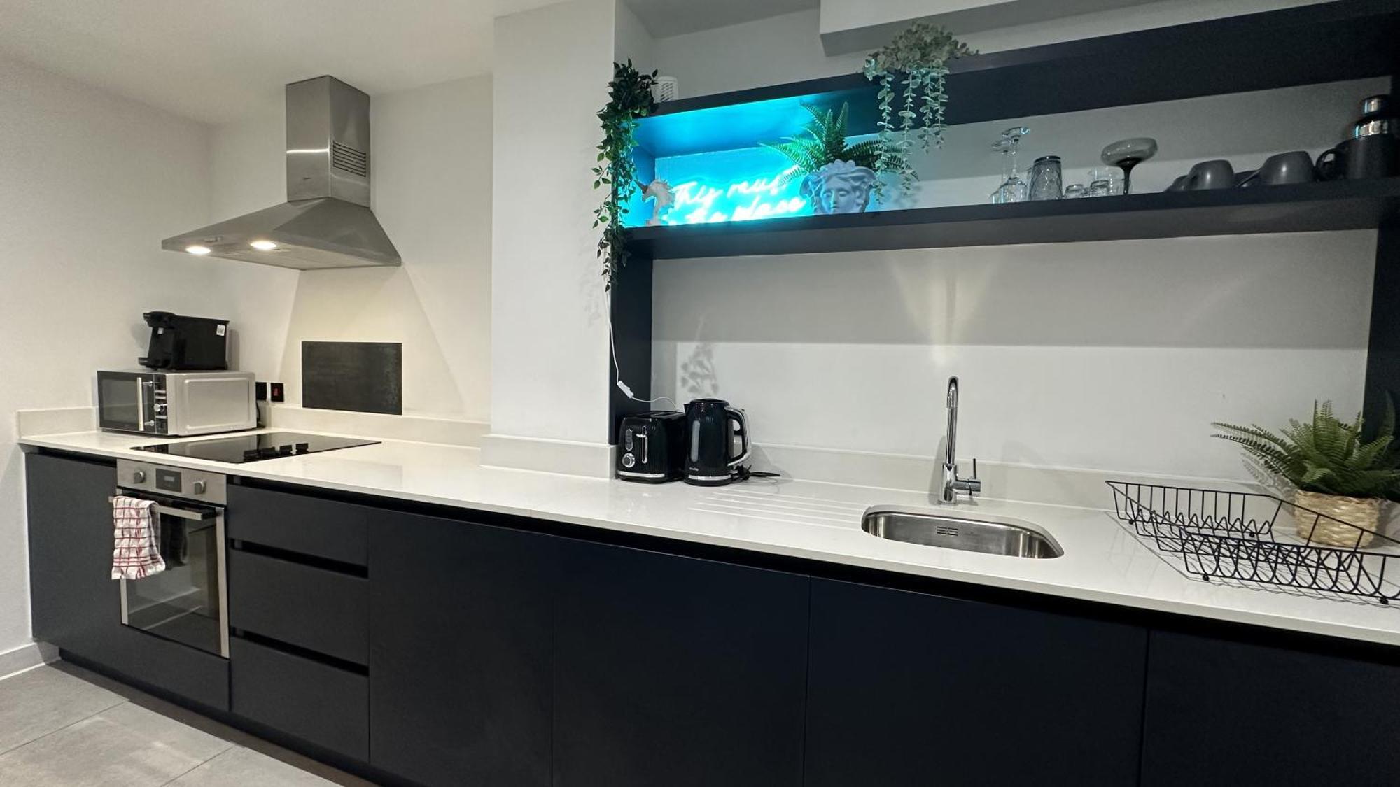 Lux Livin' Apartments - Luxury 2 Bed Apartment With Sky Garden Манчестър Екстериор снимка