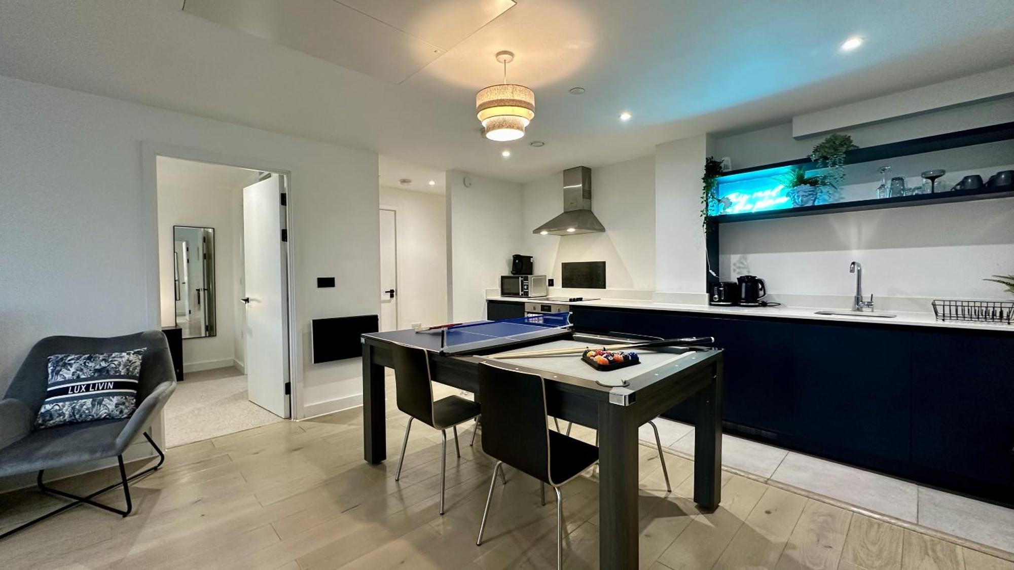 Lux Livin' Apartments - Luxury 2 Bed Apartment With Sky Garden Манчестър Екстериор снимка