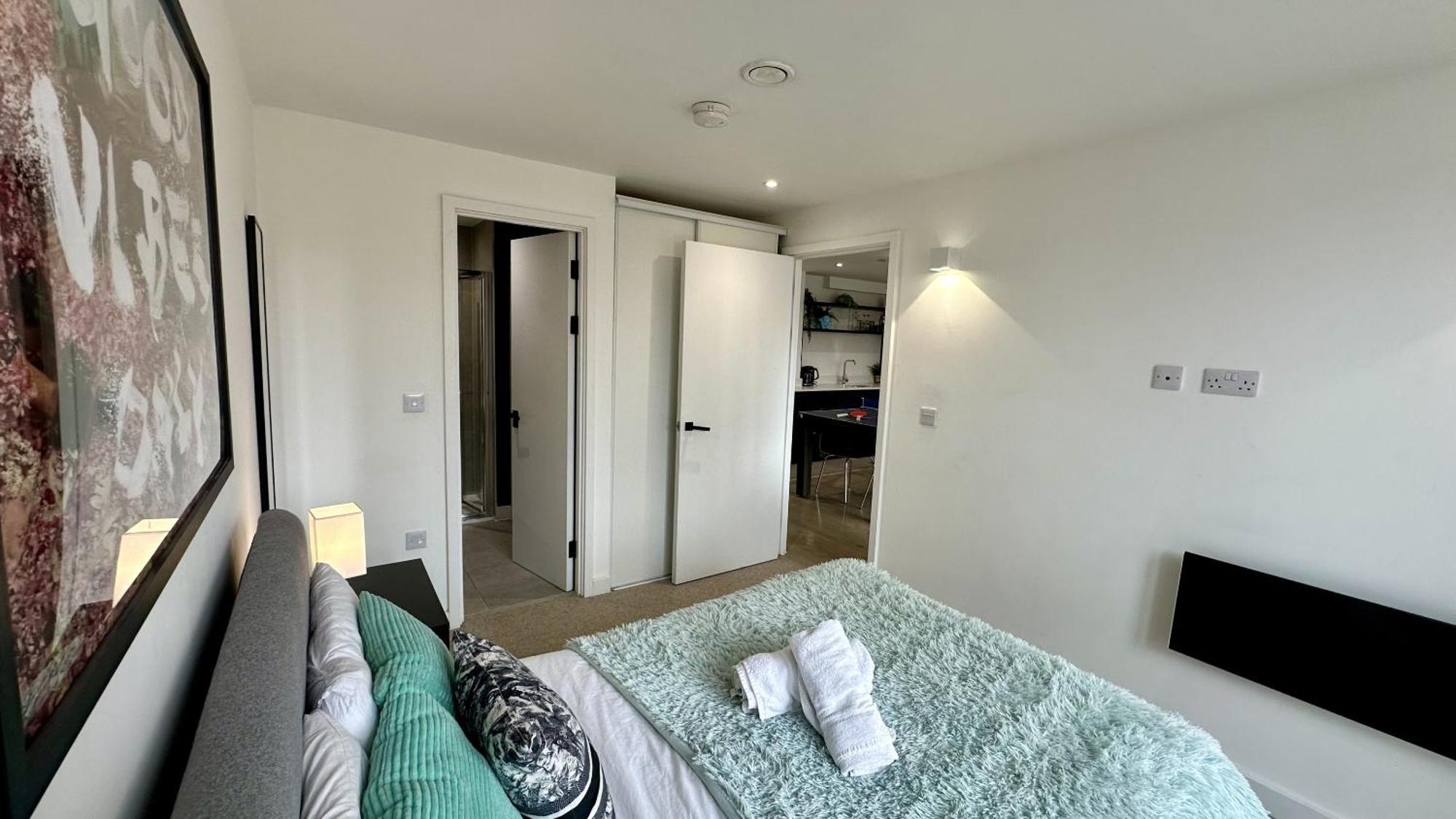 Lux Livin' Apartments - Luxury 2 Bed Apartment With Sky Garden Манчестър Екстериор снимка