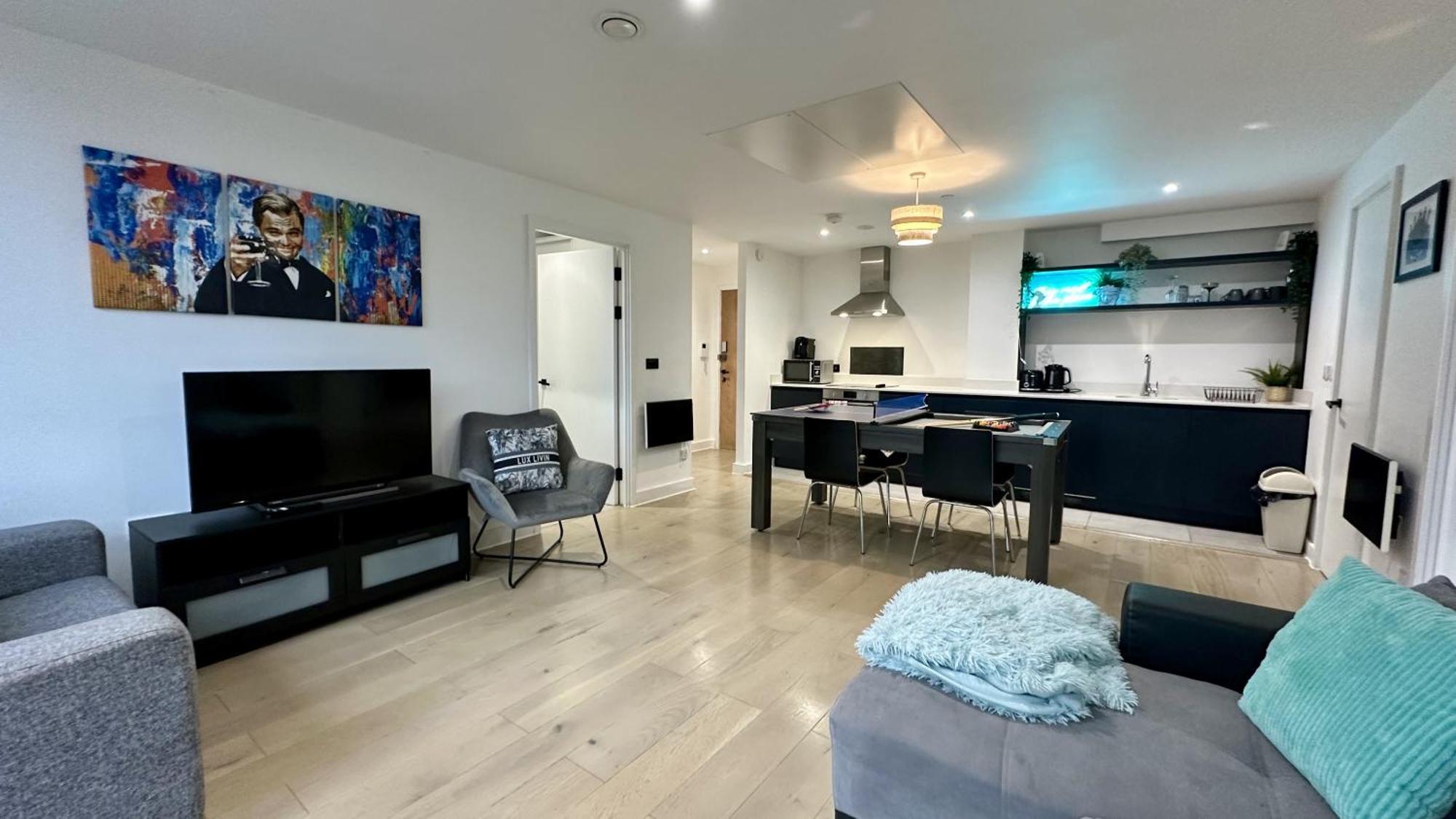 Lux Livin' Apartments - Luxury 2 Bed Apartment With Sky Garden Манчестър Екстериор снимка