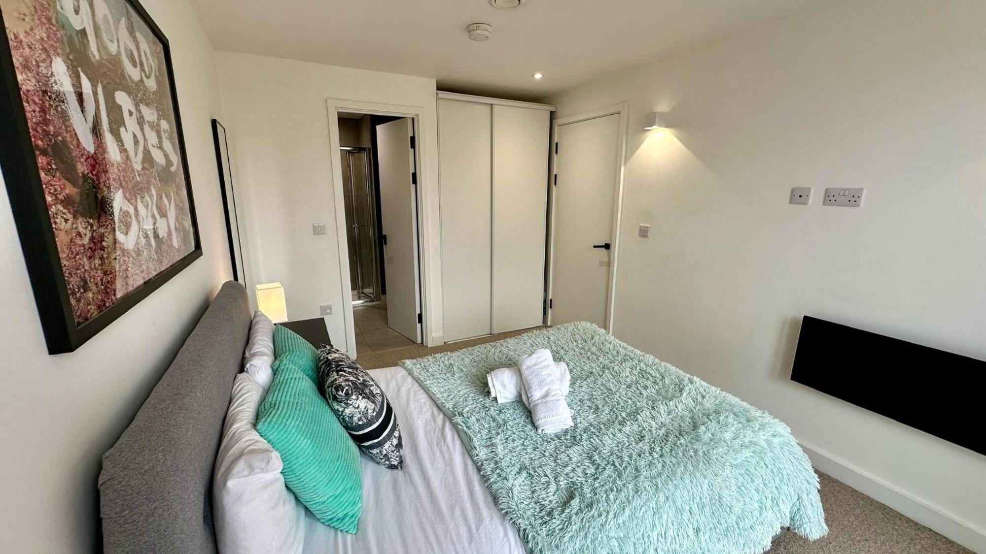 Lux Livin' Apartments - Luxury 2 Bed Apartment With Sky Garden Манчестър Екстериор снимка