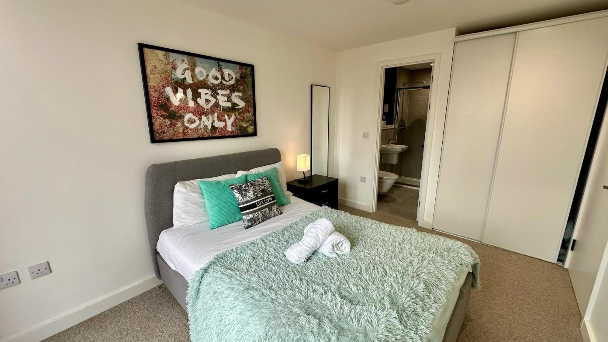 Lux Livin' Apartments - Luxury 2 Bed Apartment With Sky Garden Манчестър Екстериор снимка