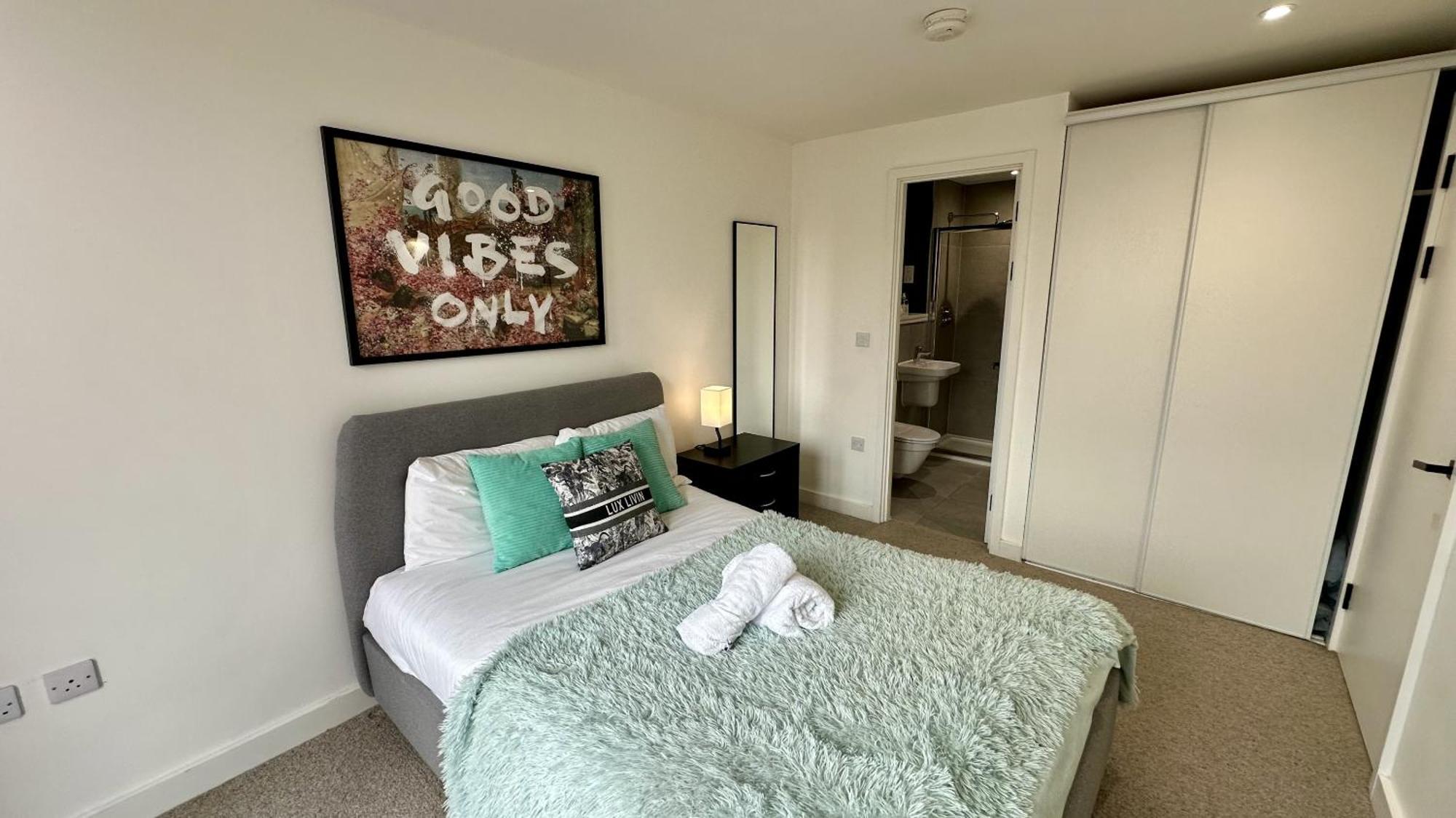 Lux Livin' Apartments - Luxury 2 Bed Apartment With Sky Garden Манчестър Екстериор снимка