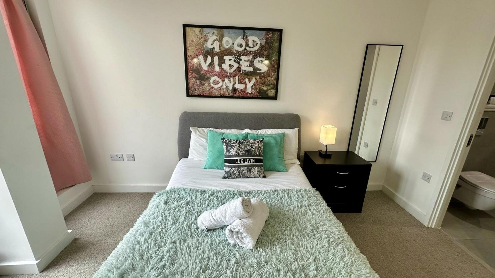 Lux Livin' Apartments - Luxury 2 Bed Apartment With Sky Garden Манчестър Екстериор снимка