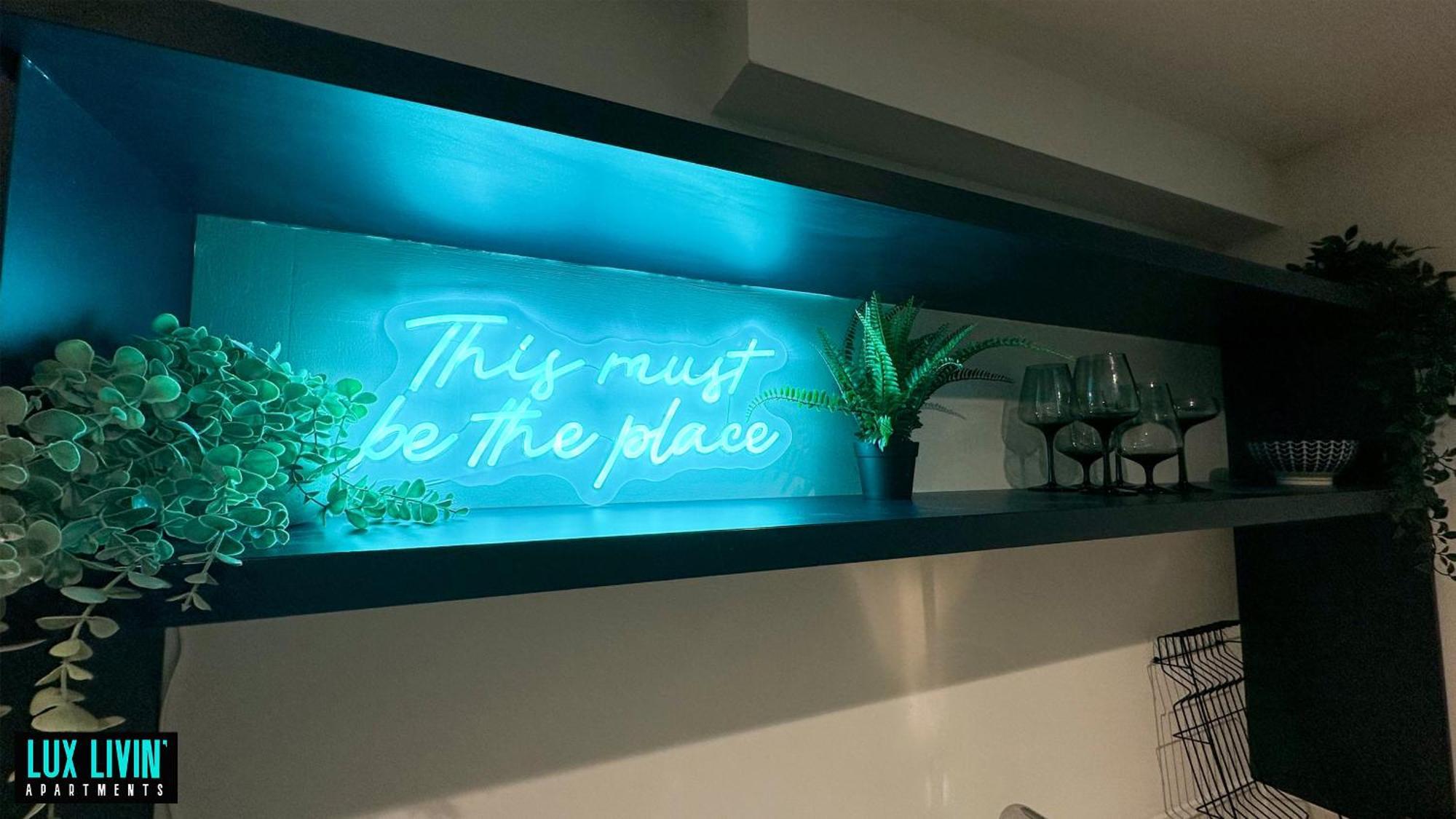 Lux Livin' Apartments - Luxury 2 Bed Apartment With Sky Garden Манчестър Стая снимка