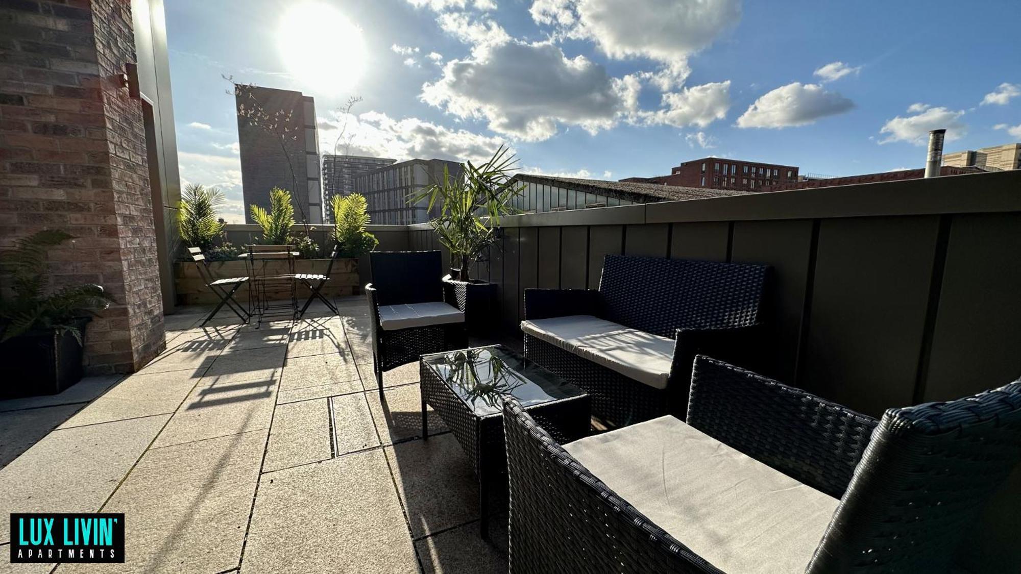Lux Livin' Apartments - Luxury 2 Bed Apartment With Sky Garden Манчестър Стая снимка