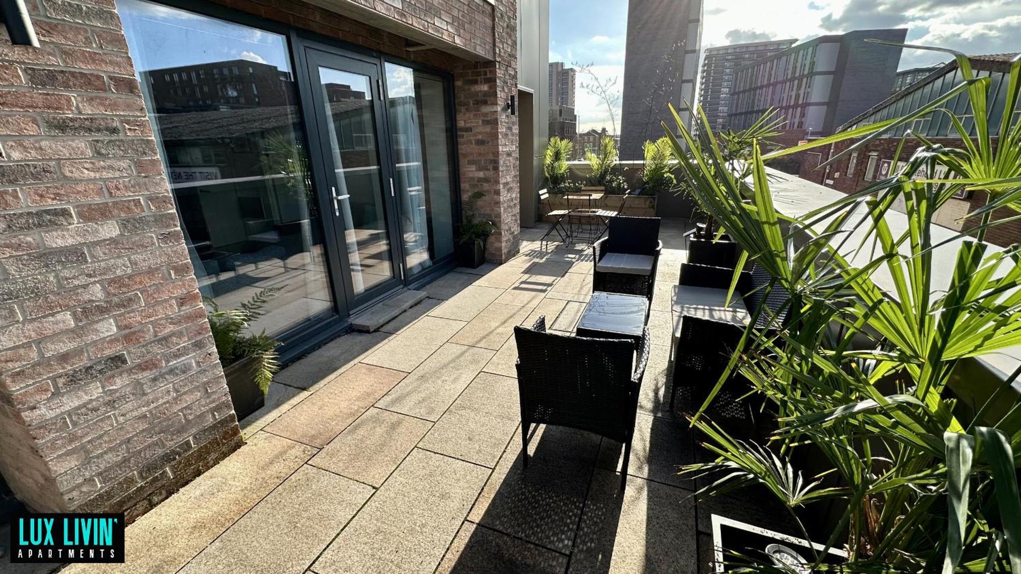 Lux Livin' Apartments - Luxury 2 Bed Apartment With Sky Garden Манчестър Стая снимка